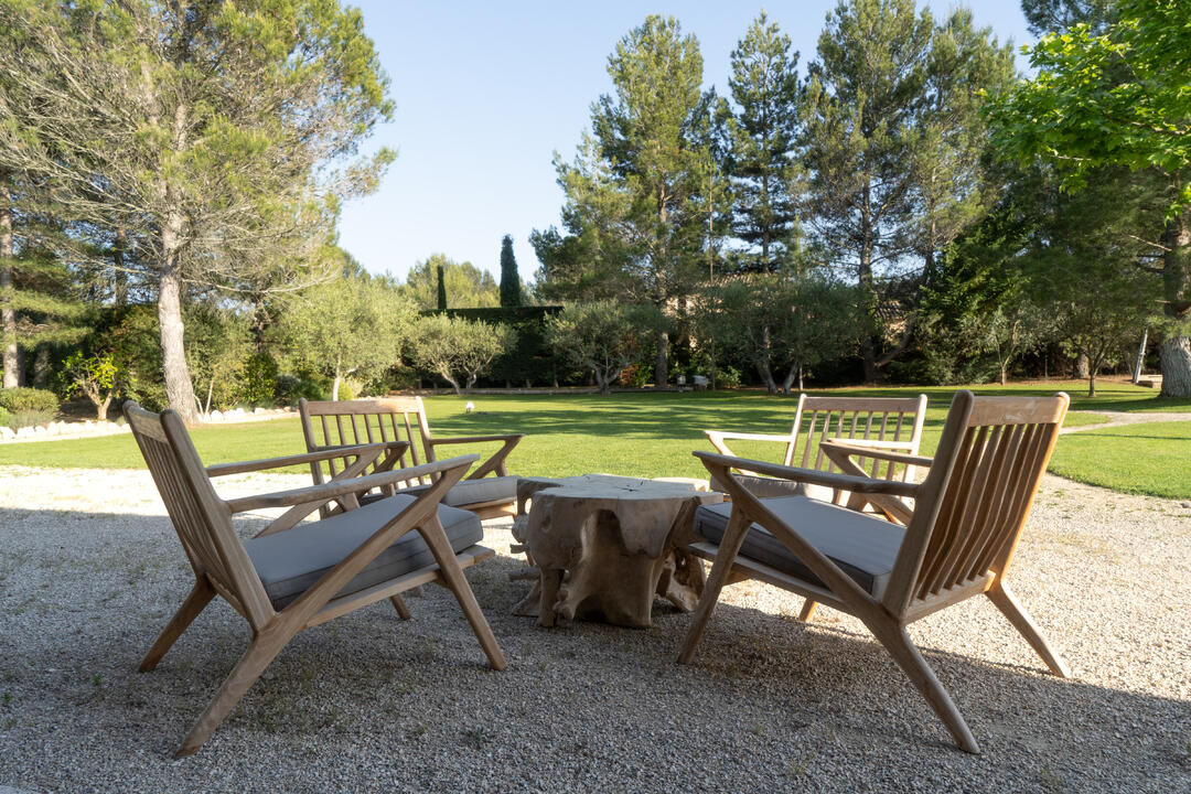 Charming Holiday Rental in Eygalières with a Private Gym 6 - Mas des Aupiho: Villa: Exterior
