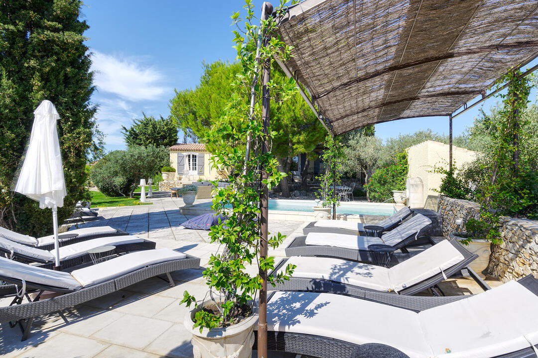 Villa met verwarmd zwembad in de buurt van Fontvieille 4 - Le Mas des Olives: Villa: Exterior