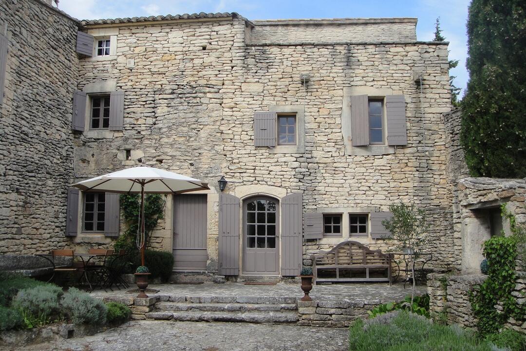 17e-eeuwse bastide in het hart van het platteland van Gordes 4 - La Garrigue: Villa: Exterior