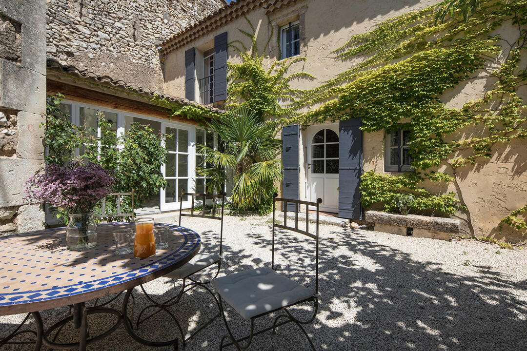 Lovingly Restored Mas with Heated Pool in the Alpilles 6 - Mas Mouriès: Villa: Exterior