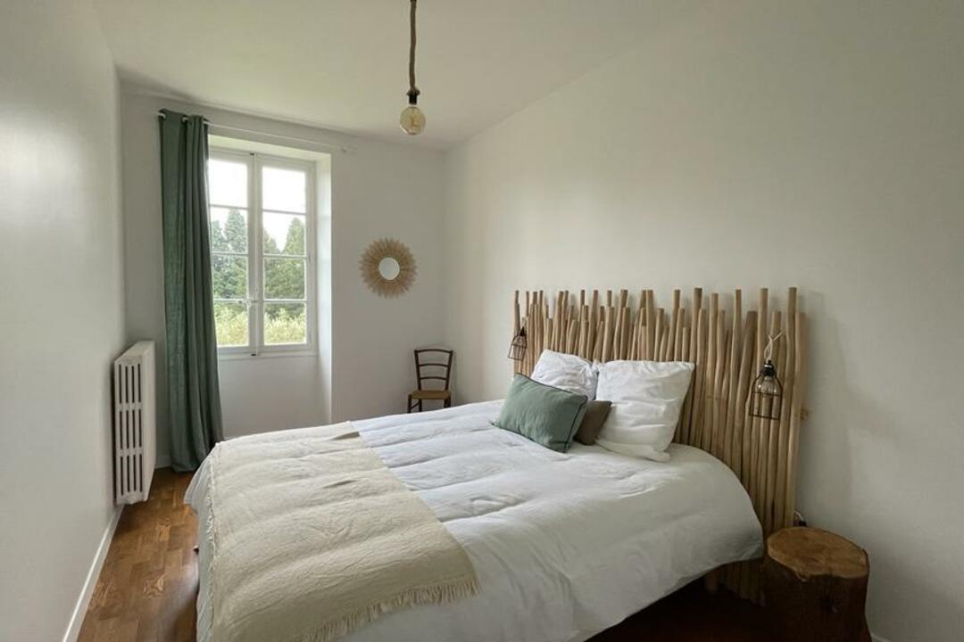 Recently Renovated Farmhouse for Ten Guests in the Alpilles 6 - Mas des Tilleuls: Villa: Bedroom