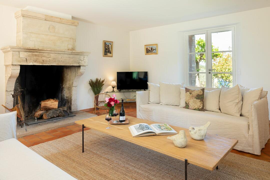 Charming Holiday Rental with Air Conditioning and Pool 5 - Mas de Vidauban: Villa: Interior