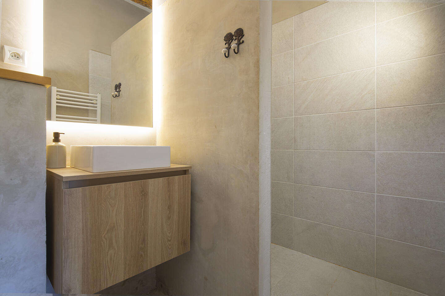 48 - Maison du Carlet: Villa: Bathroom
