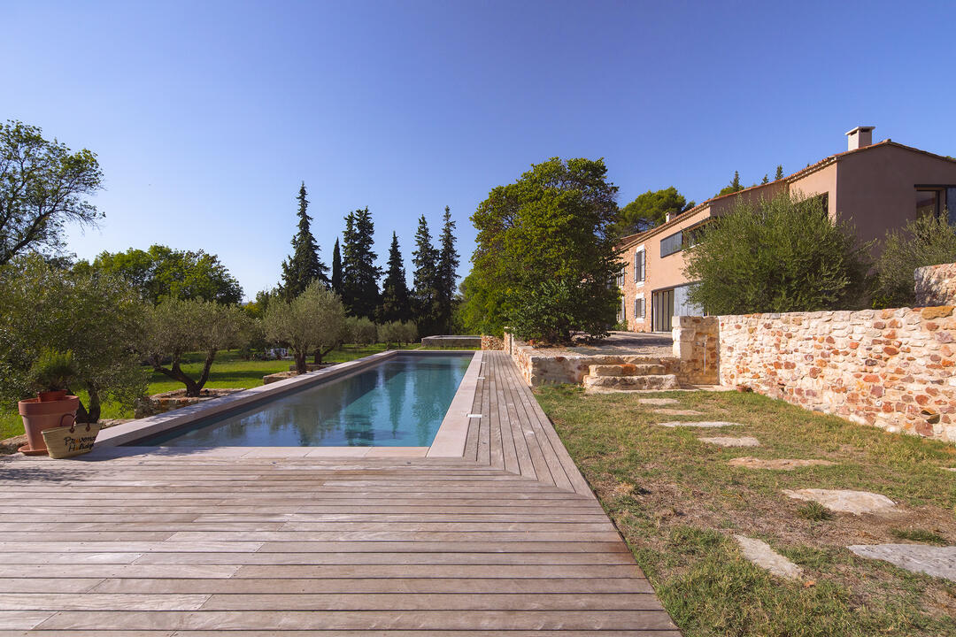 Schöne Ferienwohnung mit beheiztem Pool in der Nähe von Gordes und Roussillon 4 - Domaine des Vaines: Villa: Exterior