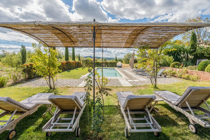 Ferienhaus mit beheiztem Pool in der Nähe von Roussillon