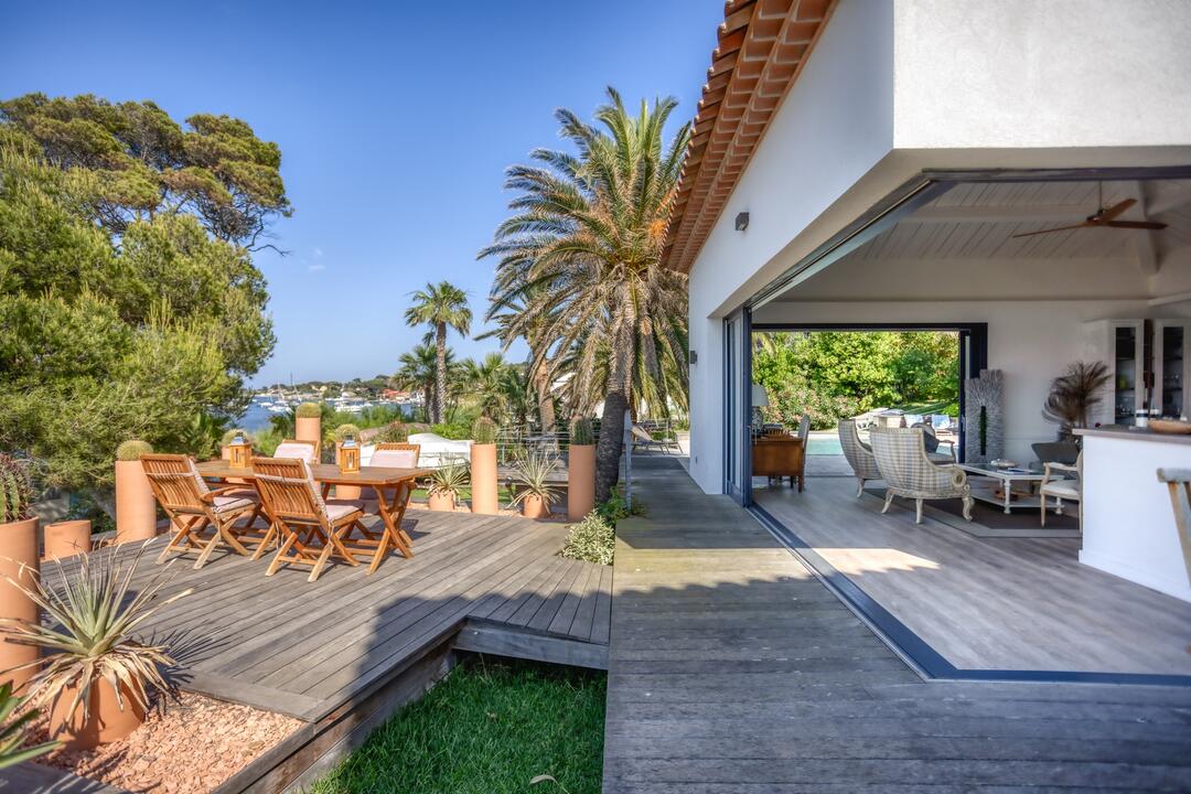 Elegante villa met verwarmd zwembad aan de kust 6 - Villa Giens: Villa: Exterior