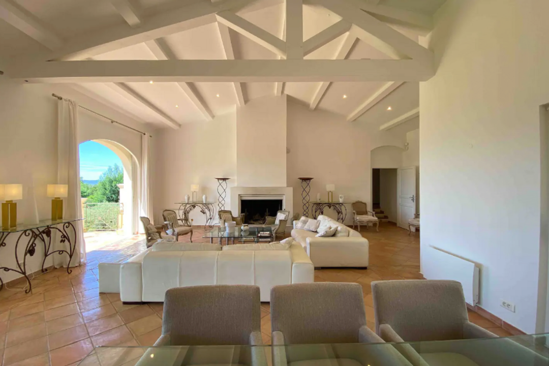 Pet-Friendly Villa with Heated Pool near the Beach 7 - Villa du Palmier: Villa: Interior
