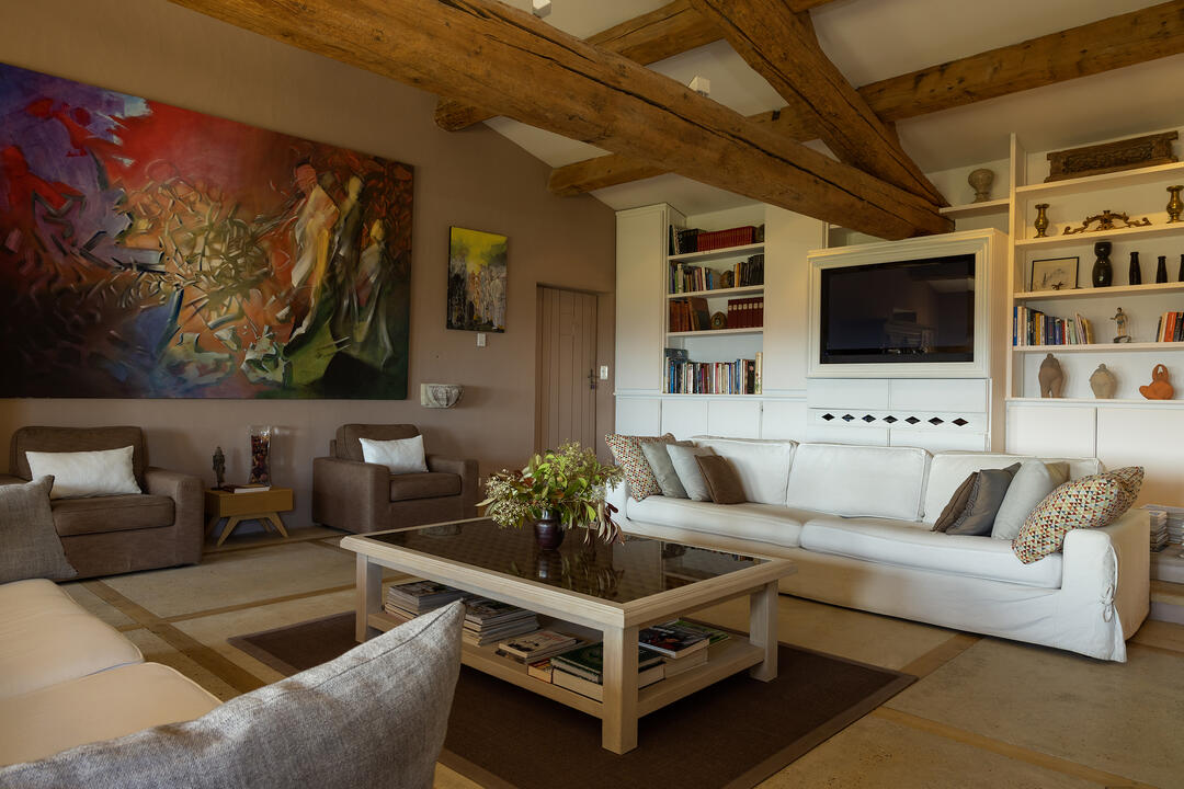 Charmant vakantiehuis met privézwembad in Gordes 6 - La Maison des Glycines: Villa: Interior