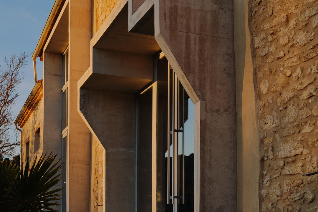 Unique Designer Property with a Stunning View of the Luberon 7 - La Ferme Hi-Bride (22): Villa: Exterior