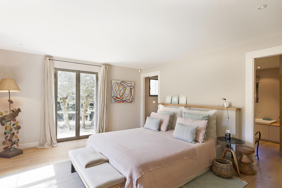 Interior-Designed Provençal Farmhouse with Private Pool 6 - Mas des Alpilles: Villa: Bedroom
