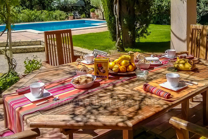 Charming Holiday Rental with Private Pool in the Luberon 15 - Chez Jackie: Villa: Exterior