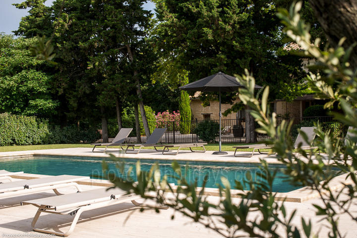 Charming Holiday Rental with Air Conditioning in Avignon 2 - Chez Audrey: Villa: Pool