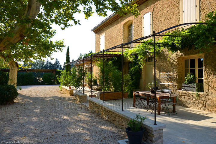Charming Holiday Rental with Air Conditioning in Avignon 2 - Chez Audrey: Villa: Exterior