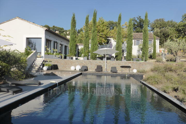 Prachtige vakantiewoning met overloopzwembad in Apt 2 - Maison d’Apt: Villa: Exterior