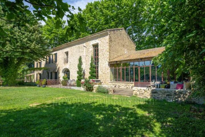 Fully Renovated Farmhouse in Entraigues-sur-la-Sorgue for 8 adults and 3 children 2 - Le Mas d\'Entraigues: Villa: Exterior