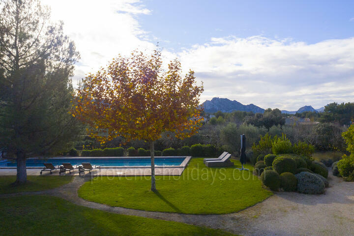 Charming Holiday Rental in Eygalières with a Private Gym 2 - Mas des Aupiho: Villa: Exterior
