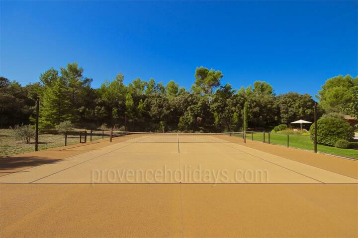 Stunning Farmhouse with Private Tennis Court in Eygalières 2 - Mas Tranquil: Villa: Exterior