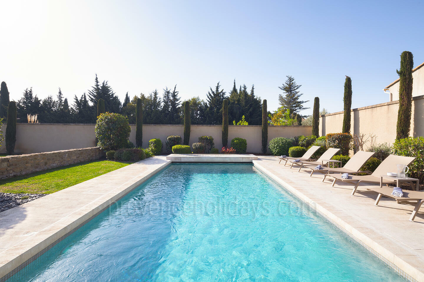 Location de vacances avec piscine chauffée 1 - Maison Eyguières: Villa: Pool
