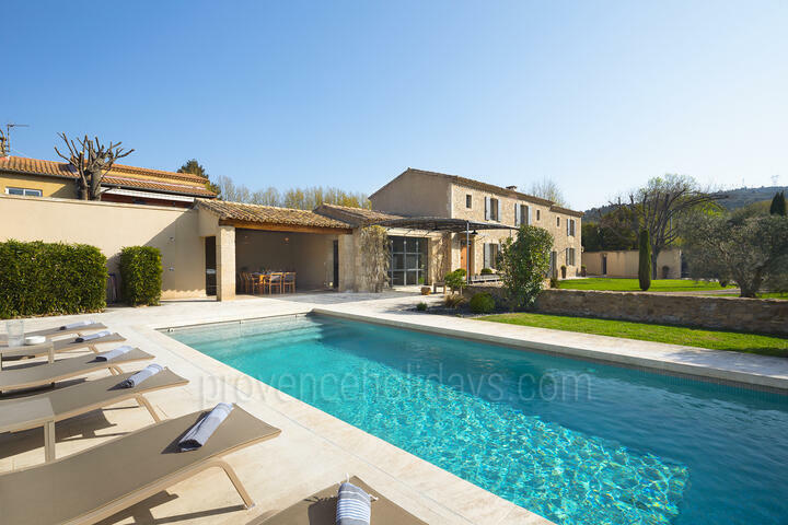 Location de vacances avec piscine chauffée 2 - Maison Eyguières: Villa: Pool