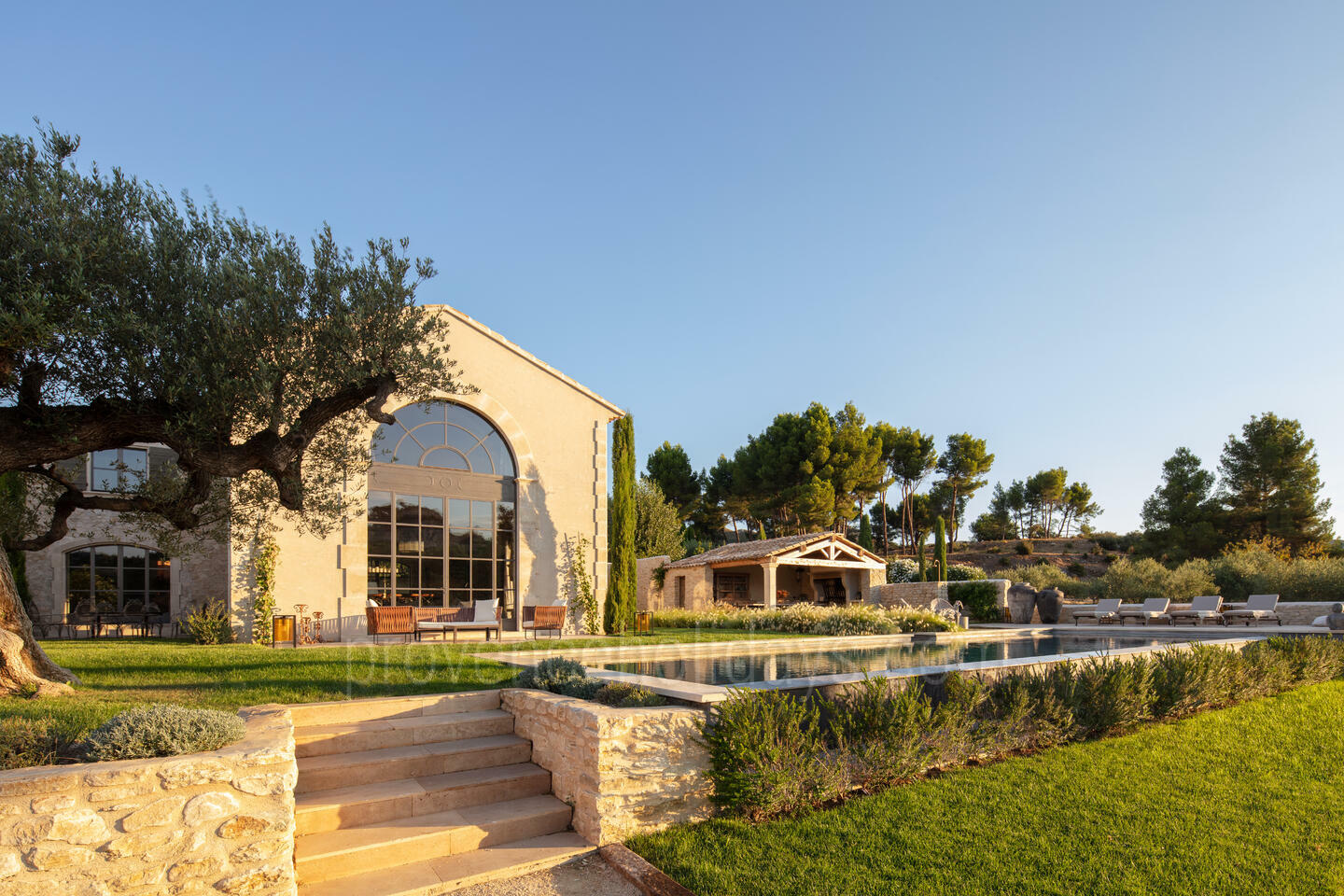 Luxury Holiday Rental with Heated Pool in the Alpilles 1 - La Bastide de Maussane: Villa: Exterior