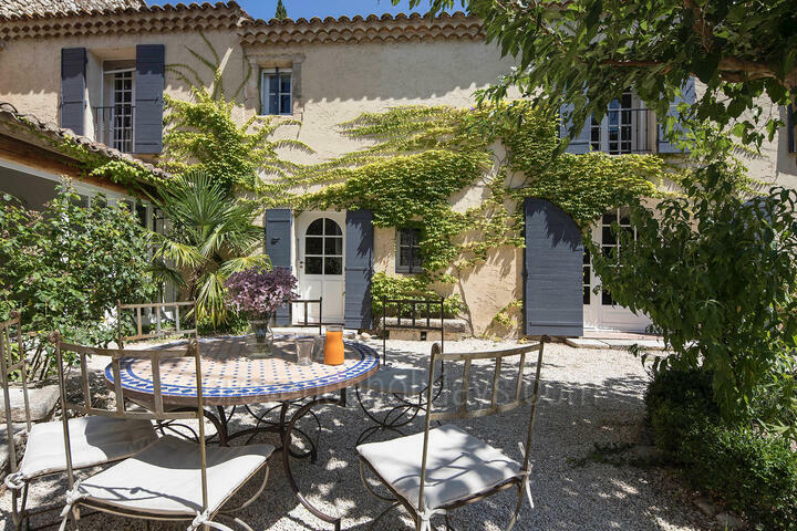 Lovingly Restored Mas with Heated Pool in the Alpilles 3 - Mas Mouriès: Villa: Exterior