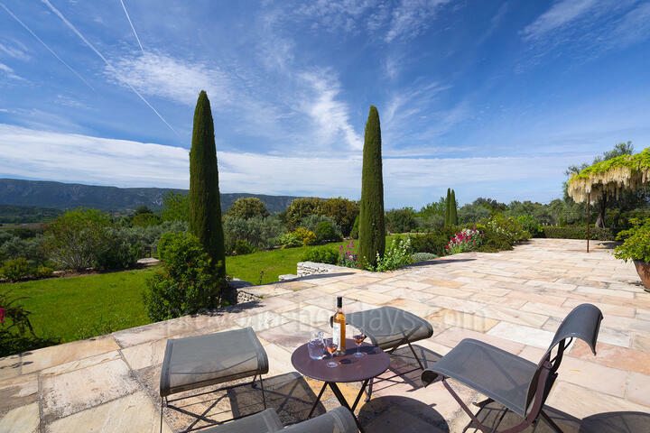 Authentic Holiday Rental with Heated Pool 2 - Villa des Glycines: Villa: Exterior