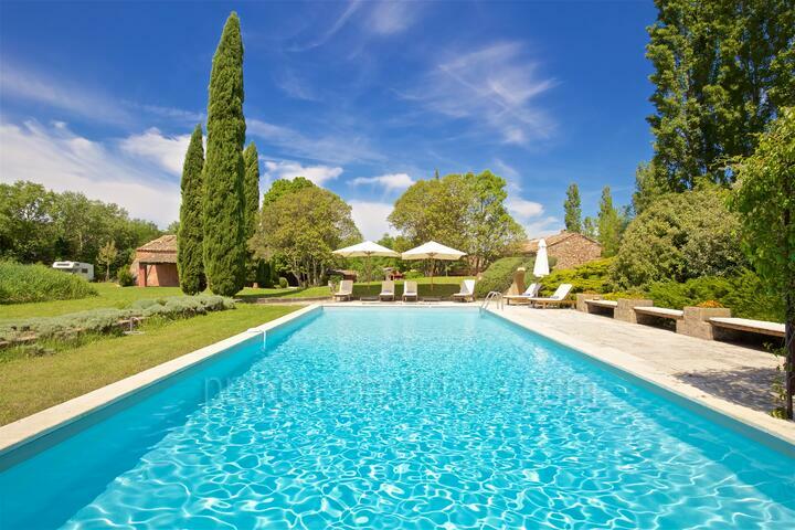 Prachtig pand met verwarmd zwembad in de Luberon 2 - La Ferme du Grand Tilleul: Villa: Pool