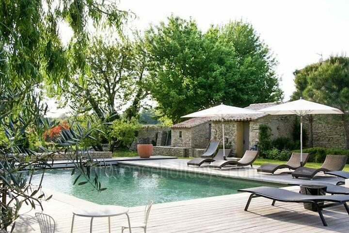 Authentiek Provençaals pand met verwarmd zwembad 2 - La Maison du Chemin: Villa: Pool