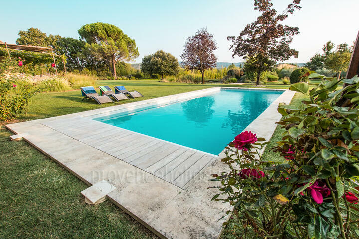 Rustige vakantiewoning in de Luberon 2 - Villa de la Source: Villa: Pool