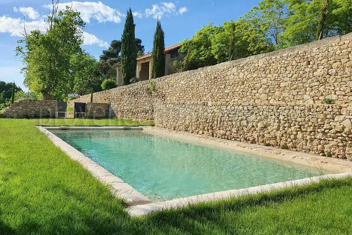 Historical Property with Private Pool in the Luberon 3 - Le Domaine des Vignes: Villa: Exterior