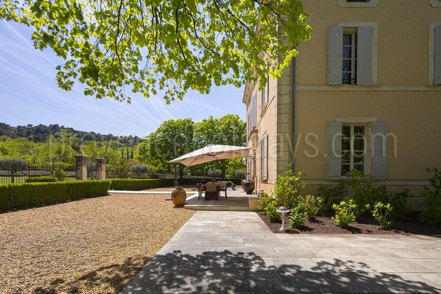 Prachtig pand met verwarmd zwembad en golfterrein in Lacoste 1 - Bastide Lacoste: Villa: Exterior