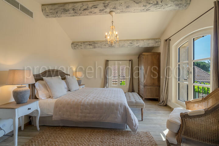 Charming Holiday Rental with Private Pool in Eygalières 3 - Mas des Amandes: Villa: Bedroom