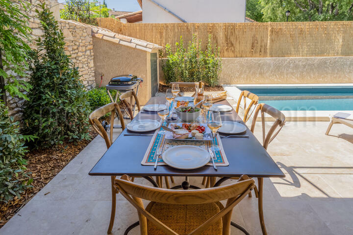 Fully-Renovated Holiday Rental with Private Pool in Eygalières 3 - Maison des Amandes: Villa: Exterior
