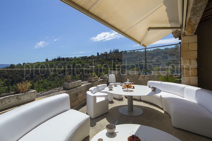 Authentic Holiday Home with Heated Pool in the Centre of Gordes 2 - Maison de la Placette: Villa: Exterior