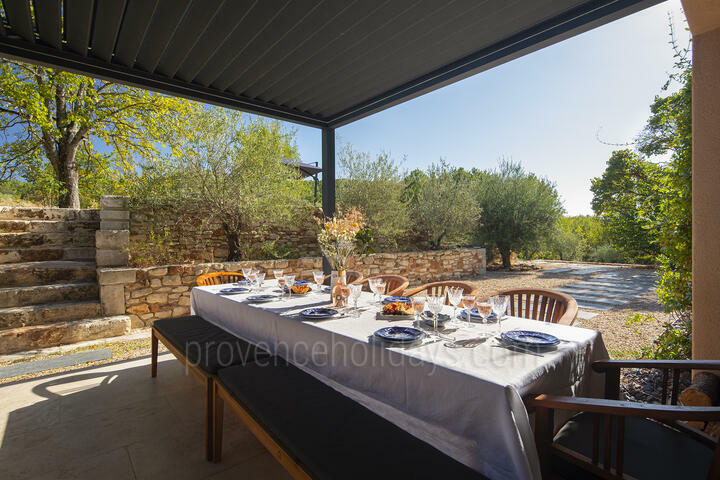 Belle location de vacances avec piscine chauffée près de Roussillon 2 - Domaine des Vaines: Villa: Exterior