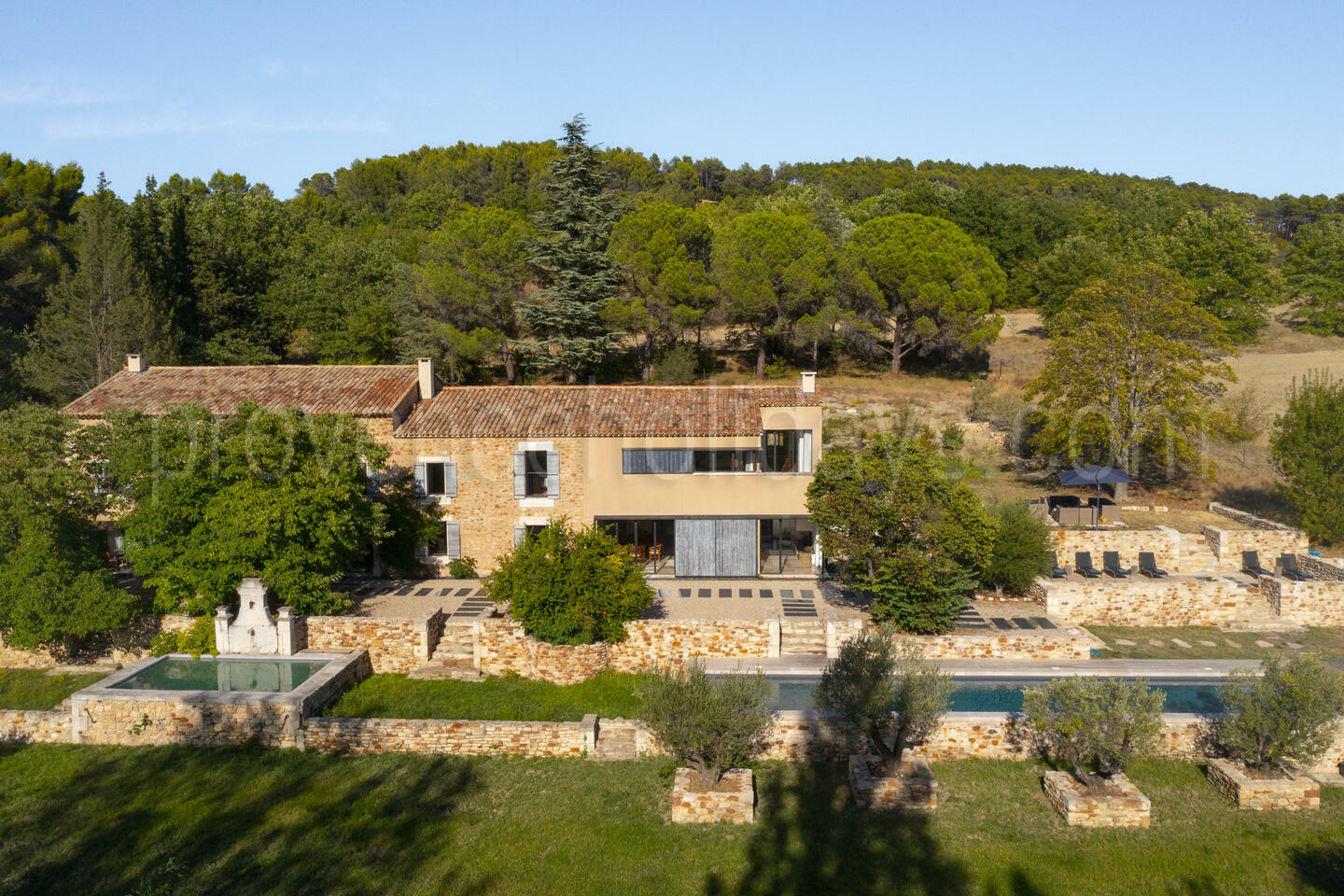 Schöne Ferienwohnung mit beheiztem Pool in der Nähe von Gordes und Roussillon 1 - Domaine des Vaines: Villa: Exterior
