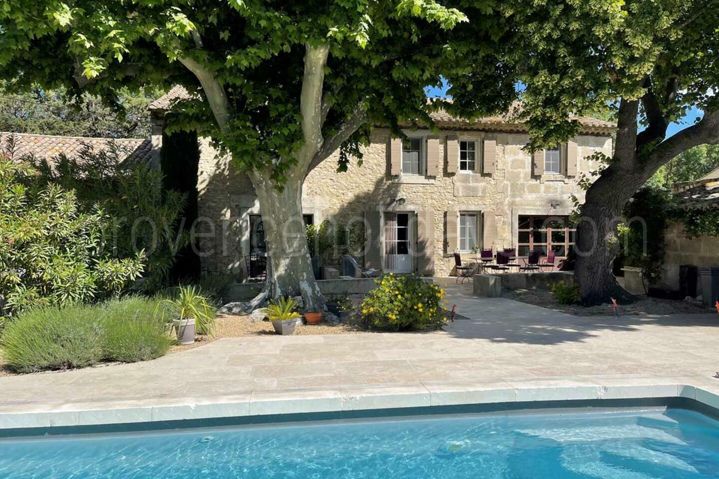 Location de vacances avec climatisation près de Saint-Étienne-du-Grès 1 - Mas Vigueirat: Villa: Pool