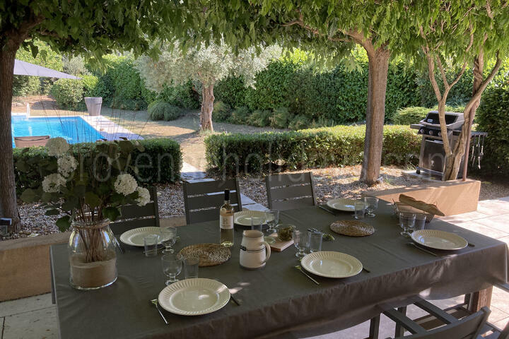 Charming Holiday Rental with Air Conditioning in Oppède 2 - Villa Bécune: Villa: Exterior