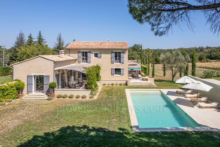 Refined Holiday Rental with Heated Pool near Oppède 