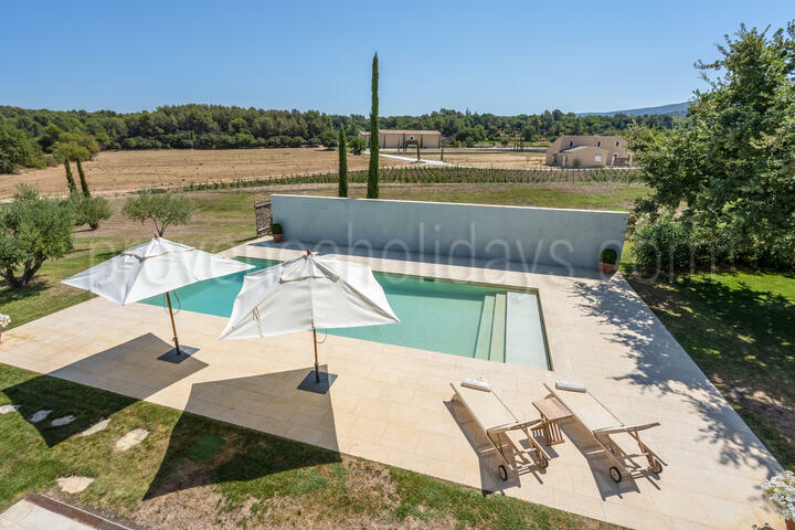 Luxe woning met verwarmd zwembad in de buurt van Oppède 2 - Mas des Vignobles: Villa: Exterior