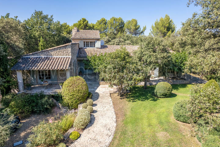 Beautiful Holiday Rental with Heated Pool in the Luberon 3 - Mas en Campagne: Villa: Exterior