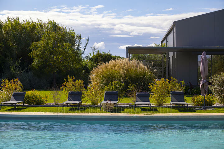 Modern Holiday Rental with Air Conditioning in the Luberon 2 - Villa de Luberon: Villa: Exterior