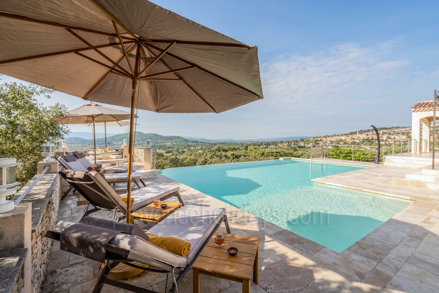 Prachtige villa met verwarmd overloopzwembad in de Luberon 1 - Villa Saturnin: Villa: Pool