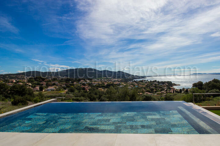 Moderne villa met verwarmd overloopzwembad in Carqueiranne 2 - Villa Carqueiranne: Villa: Pool
