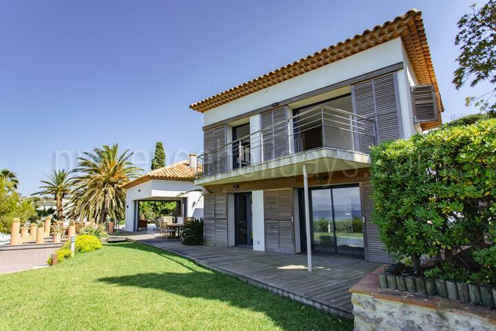Elegant Villa with Heated Pool on the Seafront 2 - Villa Giens: Villa: Exterior