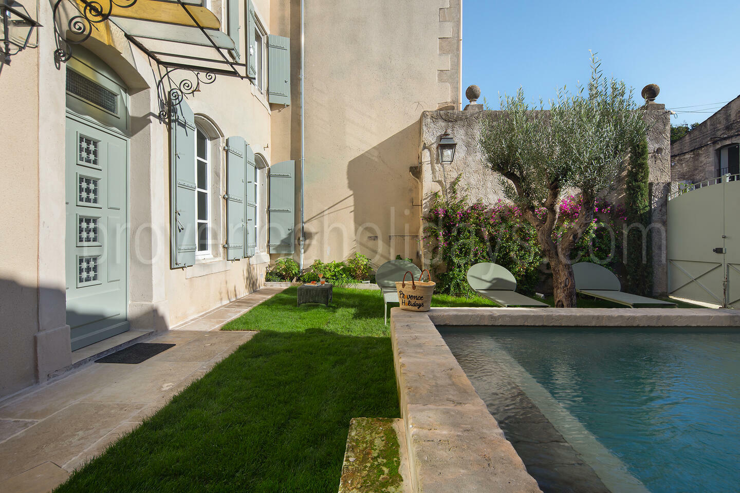 Stunning Property with Heated Pool in Saint-Rémy-de-Provence 1 - Maison Augustin: Villa: Exterior