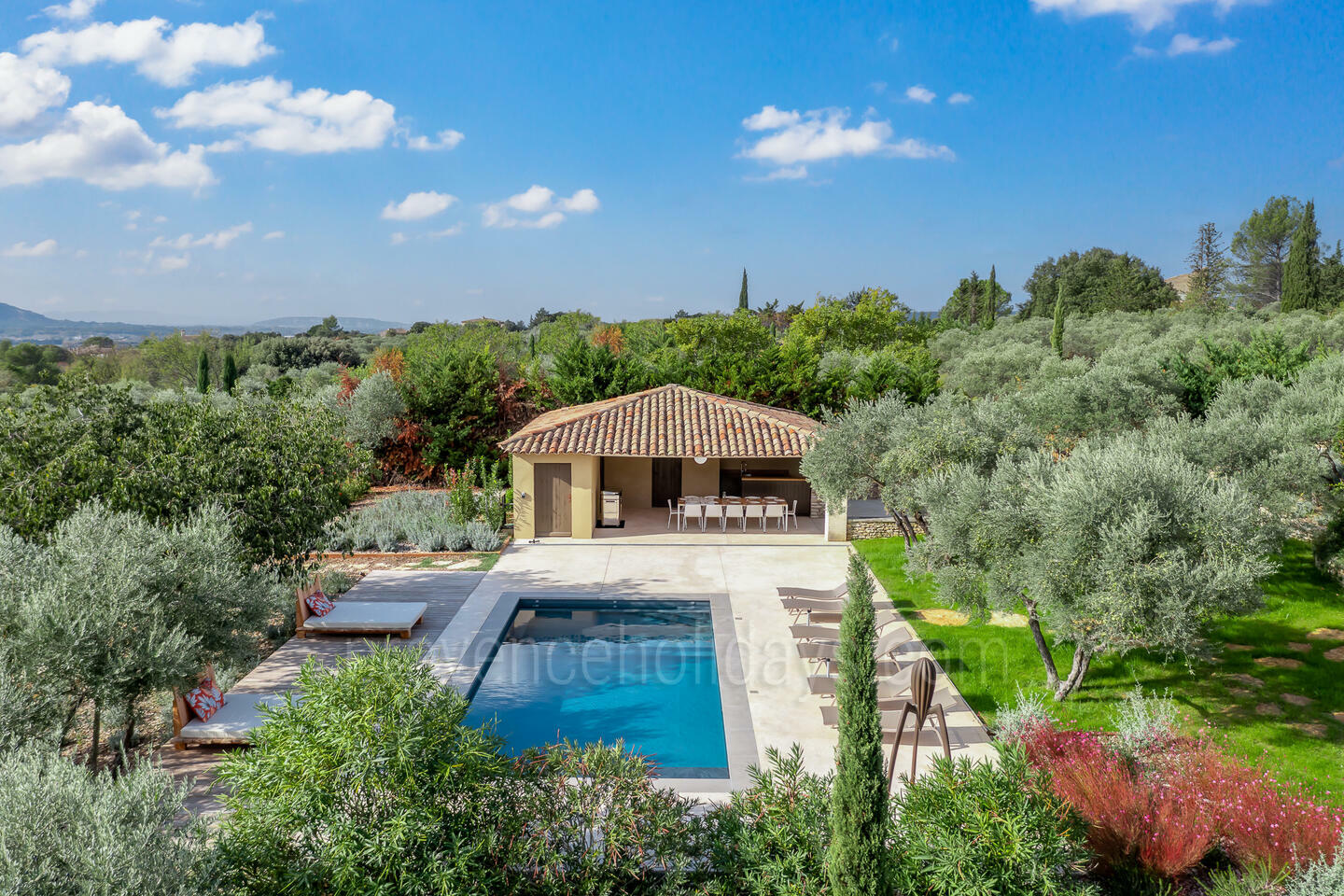 Prachtige villa met verwarmd zwembad dichtbij Gordes 1 - Villa des Lys: Villa: Exterior