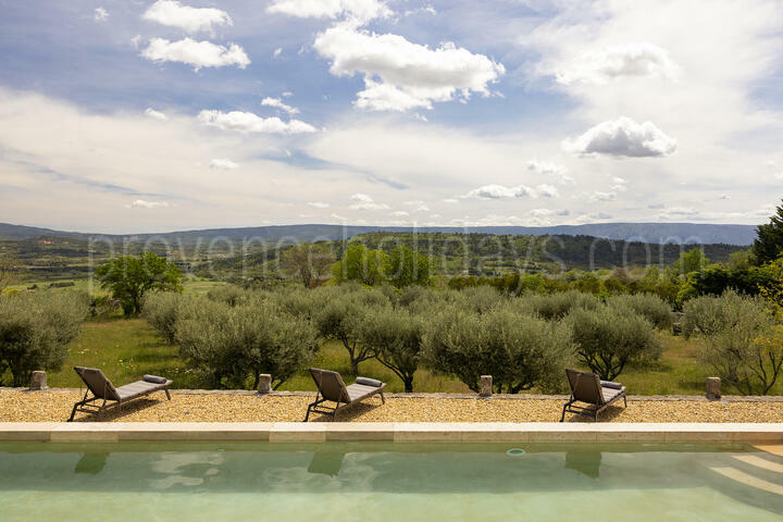 Charming Holiday Rental with Private Pool in Gordes 2 - La Maison des Glycines: Villa: Exterior