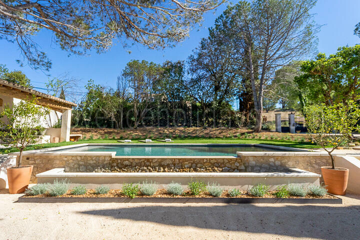 Prachtige boerderij met verwarmd zwembad in Fontvieille 2 - Mas Paolina: Villa: Exterior