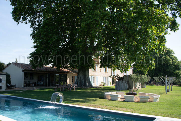 Superb vacation rental in Arles 2 - Mas d\'Images: Villa: Exterior
